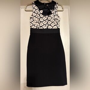 Kate Spade Black & White Sleeveless Dress W/ Satin Bow/Crocheted Detail Size 00